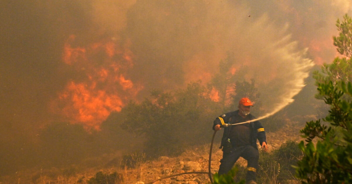 Противопожарен самолет се разби на остров Евия, в района на