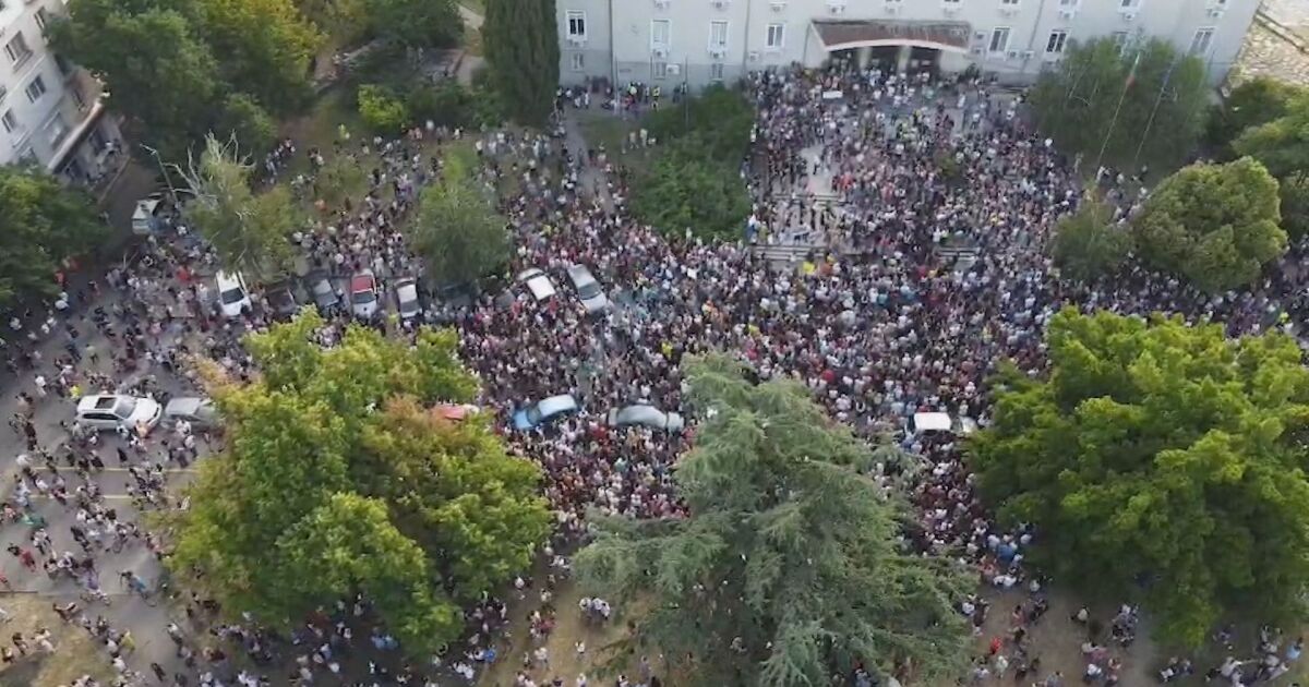 Хиляди се събраха пред Съдебната палата в Стара Загора, обединени