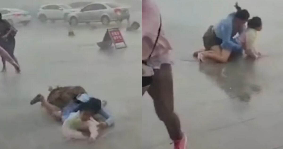 Майка и детето ѝ бяха пометени от силен вятър в