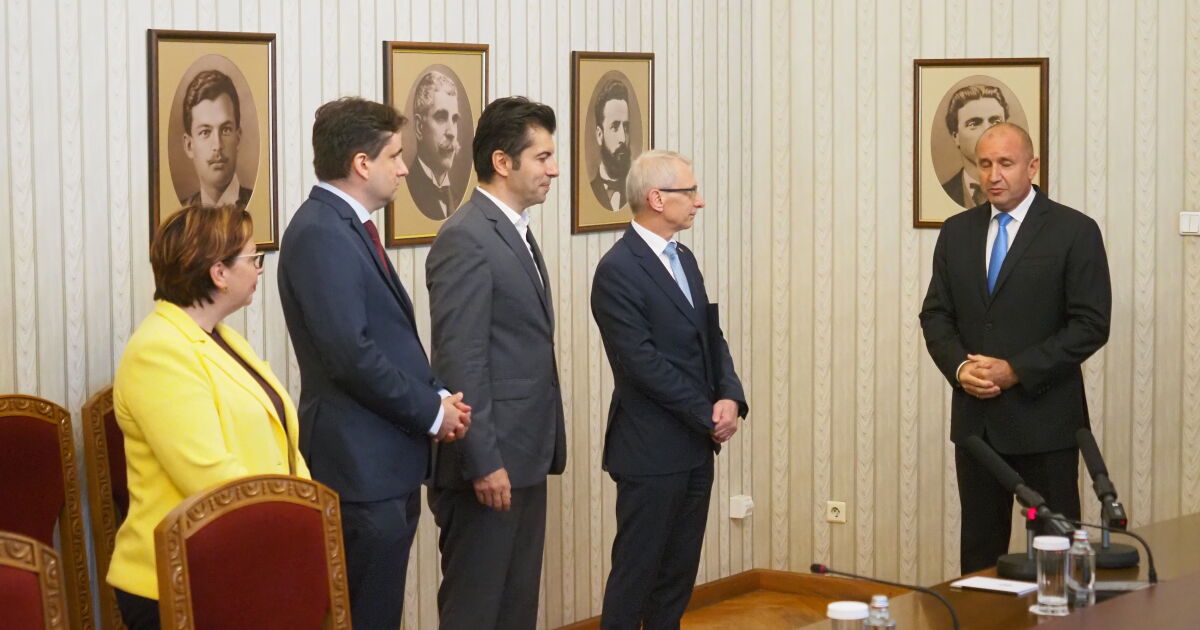 ПП-ДБ получи от президента Румен Радев папката с втория мандат