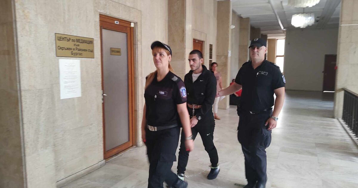 Прегазените полицаи при гонката с мигранти в Бургас не са