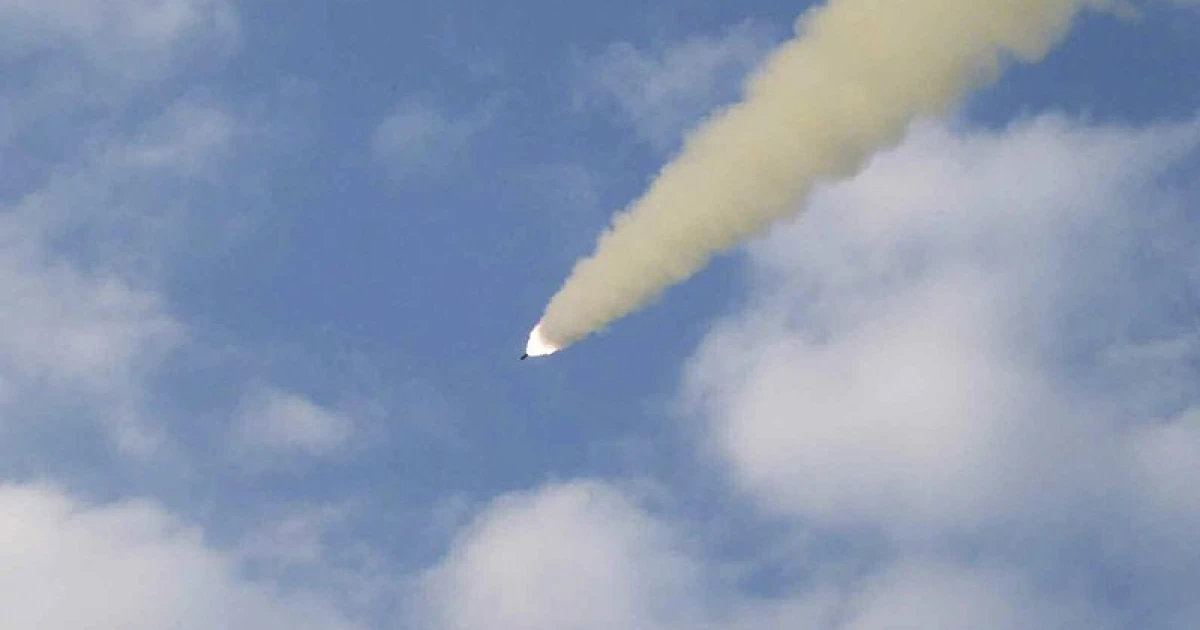 изстреля най-малко 10 различни ракети. От тях една е паднала