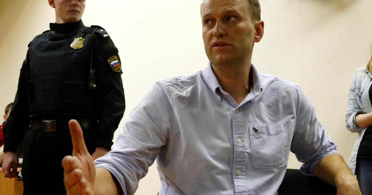Руският опозиционер Алексей Навални заяви в Инстаграм, че е поставен