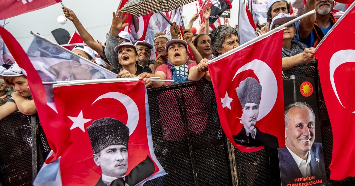 Турция се насочва към първия президентски балотаж в историята си.