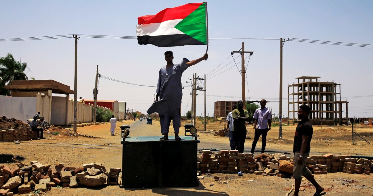 Евакуацията на дипломати и чужди граждани от Судан продължава. От