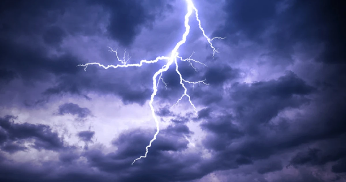 Мълния уби трима души в центъра на София. Четвърти човек