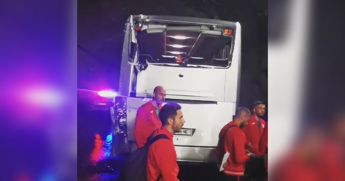 Тежък инцидент претърпя националния отбор по футбол при пристигането им
