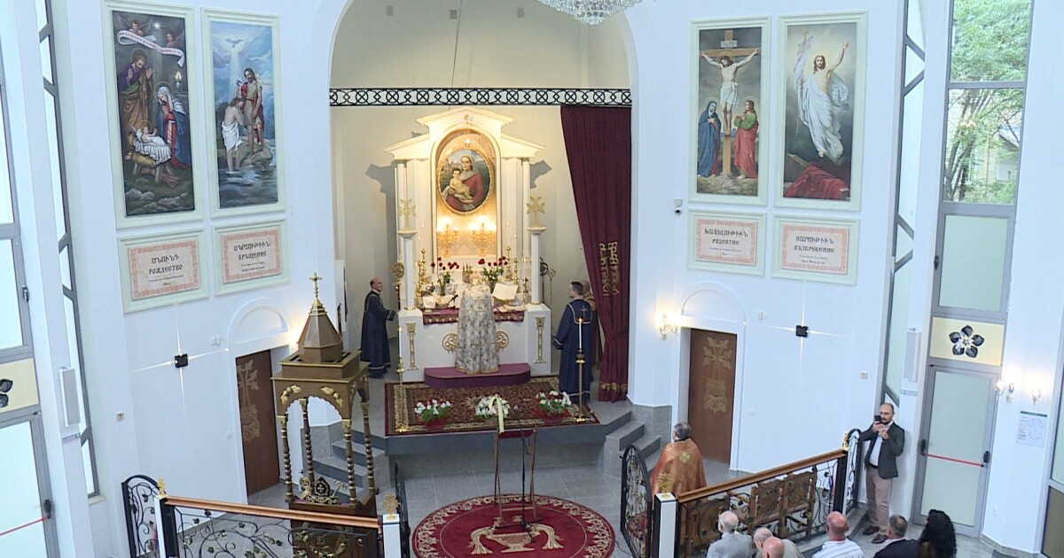 Днес беше отслужена първата литургия в арменската църква Св. Богородица