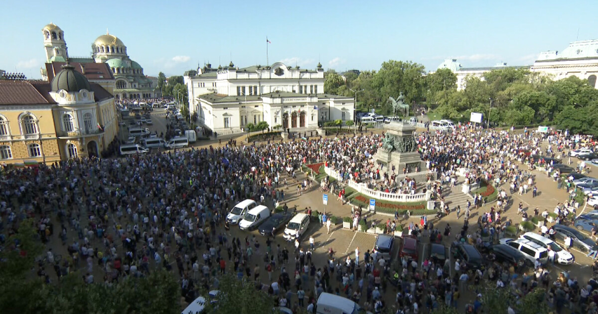 Демонстрации в подкрепа на кабинета &bdquo;Петков&ldquo;. Малко след 18 часа