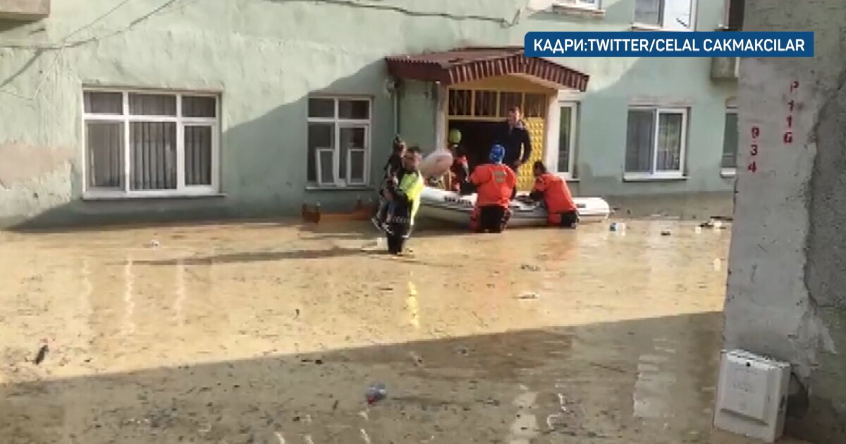 Бедствие в Турция. Порои наводниха северни райони в съседката ни