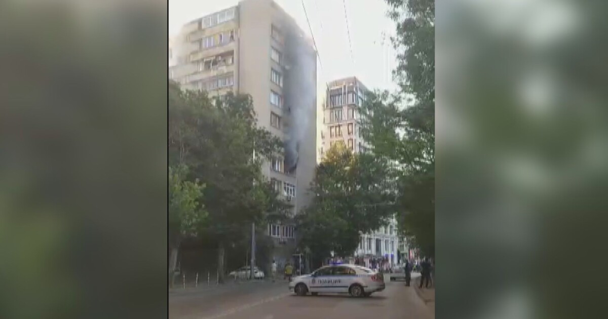 Пожар избухна рано тази сутрин в столичния кв. „Иван Вазов“.Тръгнал