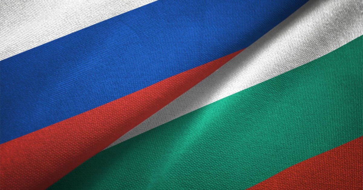 Русия затваря консулските служби в София, Варна и Русе, съобщиха