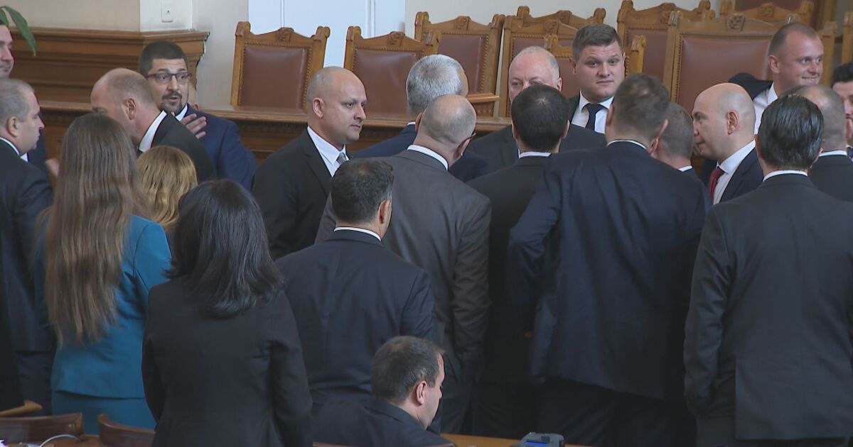 Депутатите приеха предложението на председателя на Народното събрание Росен Желязков