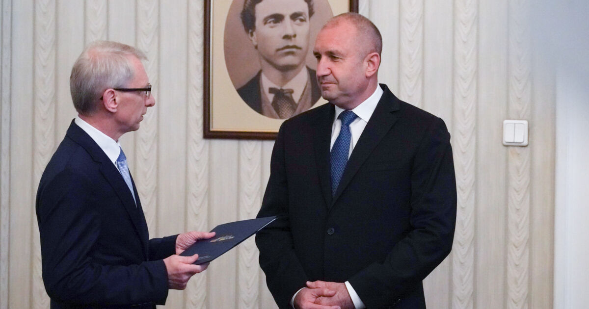 Кандидатът за министър-председател на ПП-ДБ акад. Николай Денков върна папката