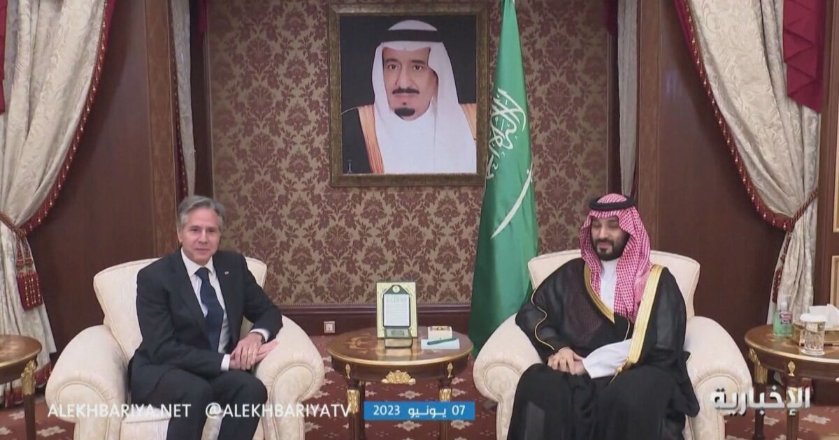 Американският първи дипломат Антъни Блинкен пристигна на визита в Саудитска