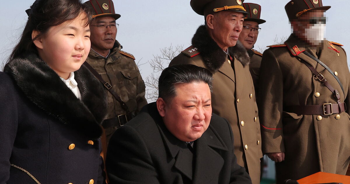 Севернокорейският лидер Ким Чен-ун се зарече да се държи ръка