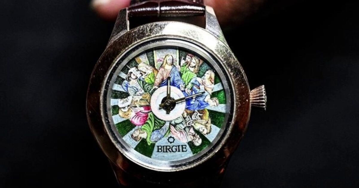 Турски художник изработи ръчен часовник за папата, като използва техниката