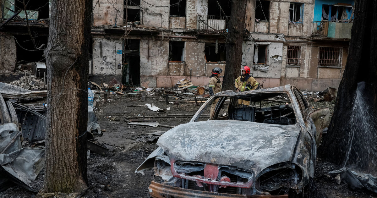 10 души загинаха след руско ракетно нападение, което удари жилищна