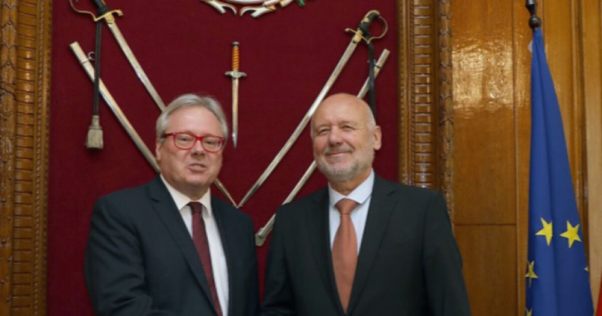 Министърът на отбраната Тодор Тагарев и посланикът на Франция в