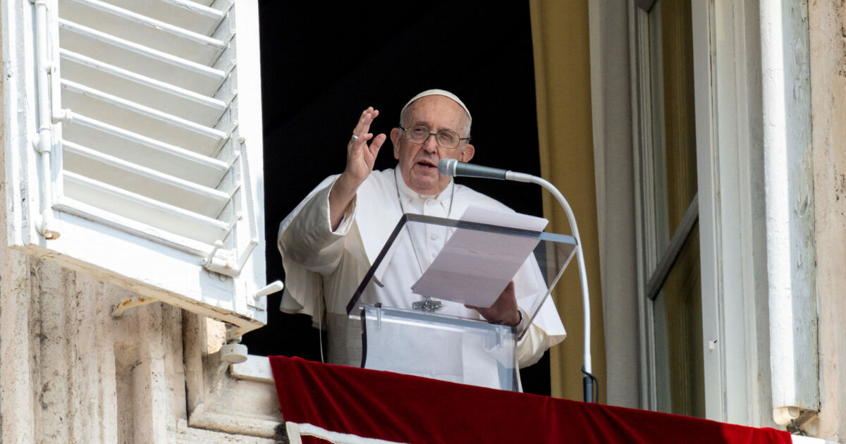 Два дни след като беше изписан от болницата, папа Франциск