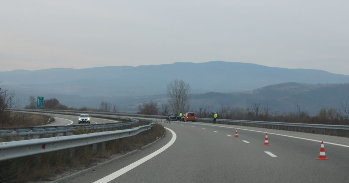 Румънски граждани са пострадали при катастрофа на автомагистрала Струма. Инцидентът