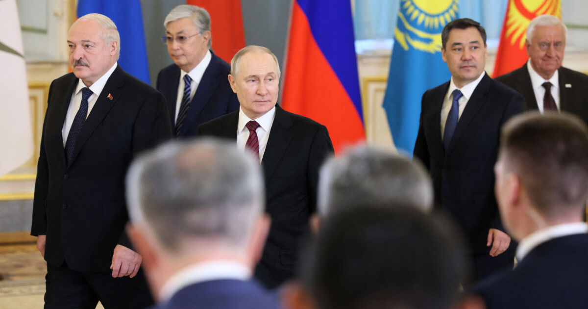 Президентът на Казахстан Касим-Жомарт Токаев разговаря по телефона с руския