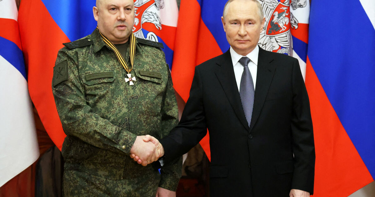 Заместник-командирът на руските военни операции в Украйна генерал Сергей Суровикин е