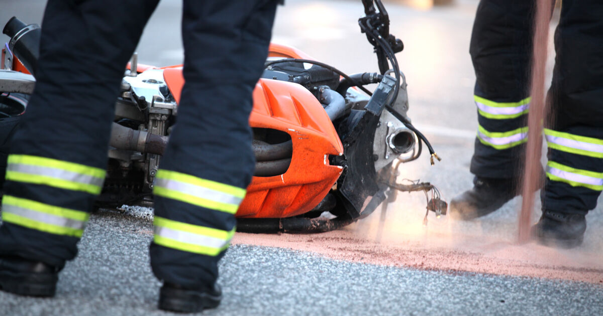 23-годишен мотоциклетист е в тежко състояние след катастрофа в Сливенско.