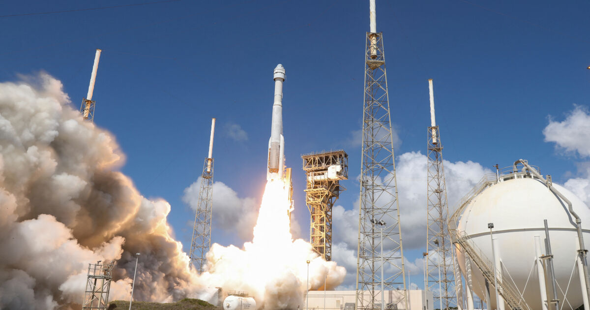  След почти десетилетие подготовка, американската компания Боинг“ изстреля капсулата Staliner