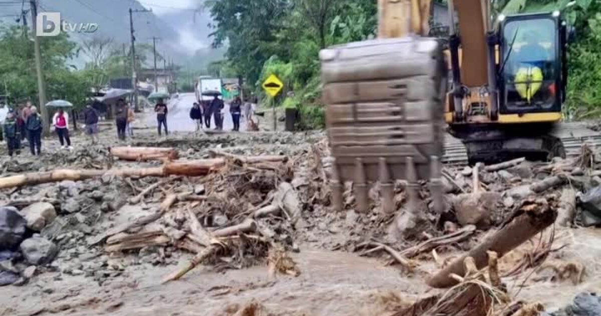  Най-малко шестима души са загинали, а 30 други са в