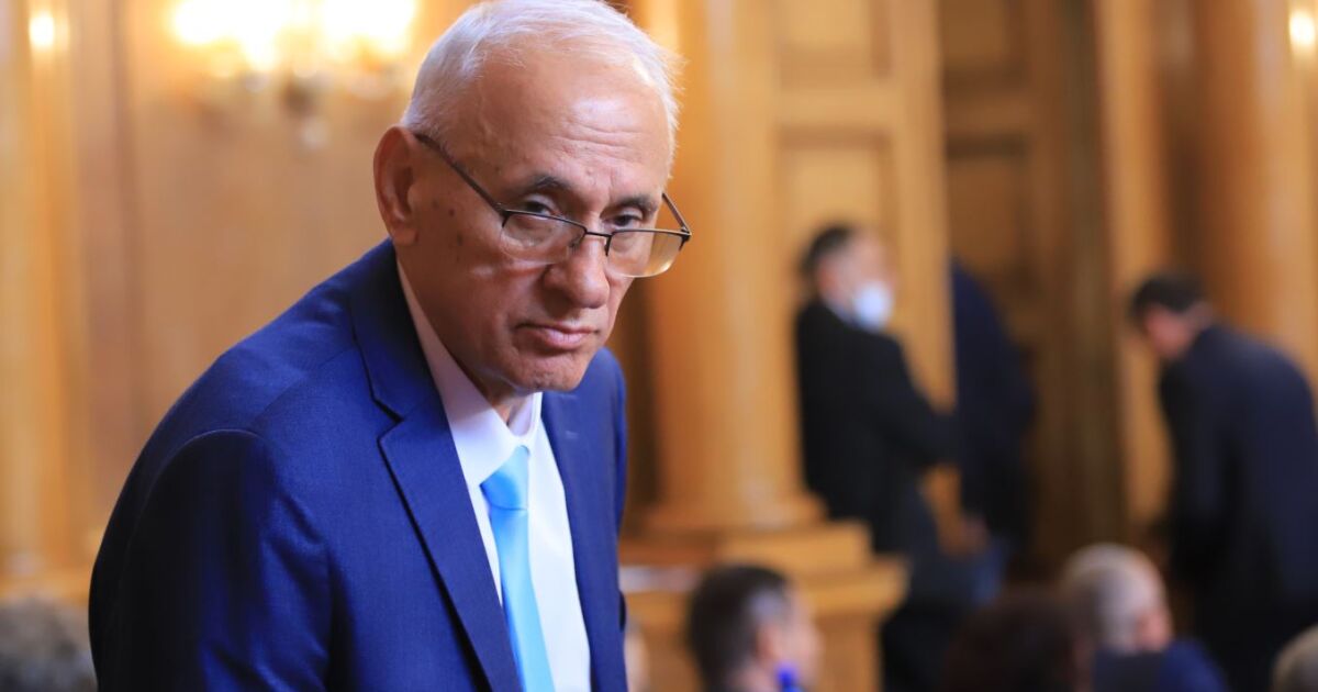 Силви Кирилов от Има такъв народ“ (ИТН), който е най-възрастният