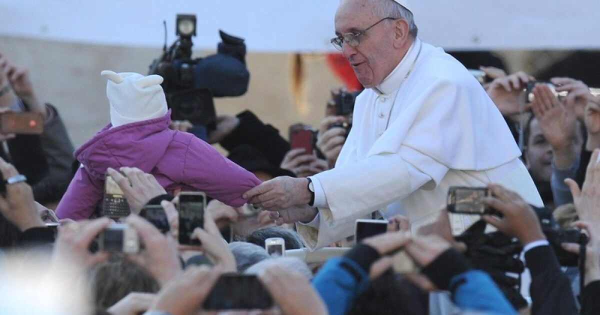Папа Франциск е приет в болница Джемели“ в Рим за