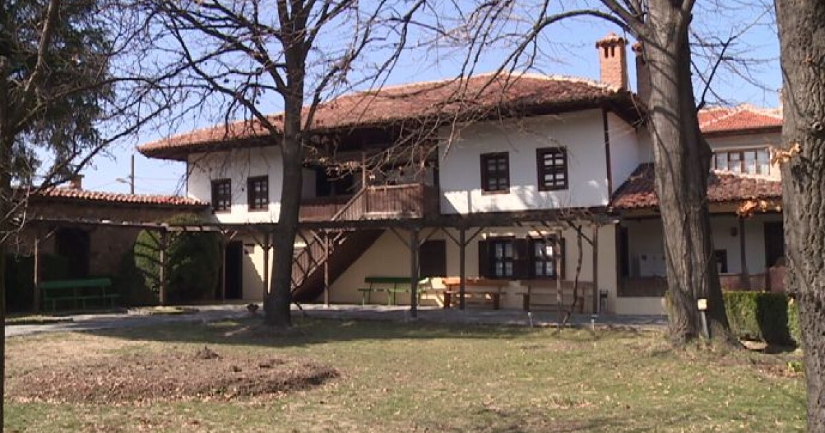 Къщата на Райна Княгиня тъне в разруха. Каква ще бъде