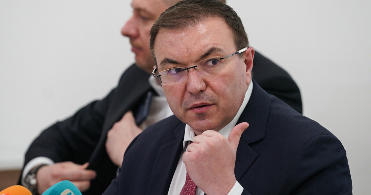 Председателят на комисията по здравеопазване в парламента проф. Костадин Ангелов