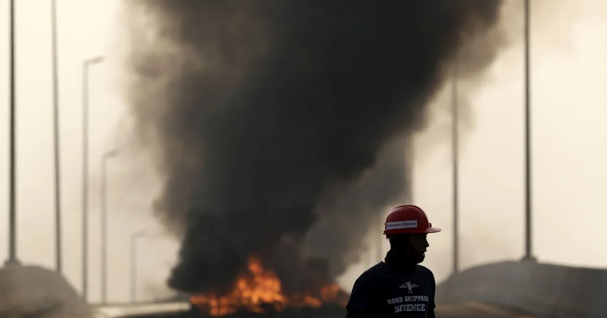 Правителствени хеликоптери са атакували училище и село в северната част