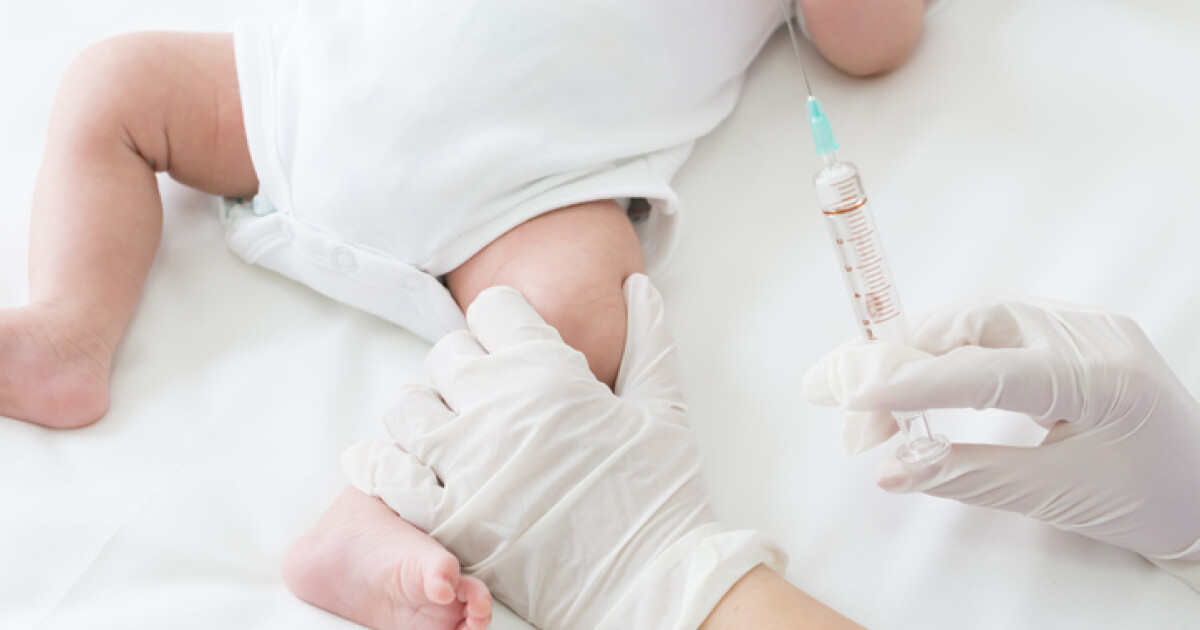 САЩ разрешиха прилагането на COVID ваксини при кърмачета и деца