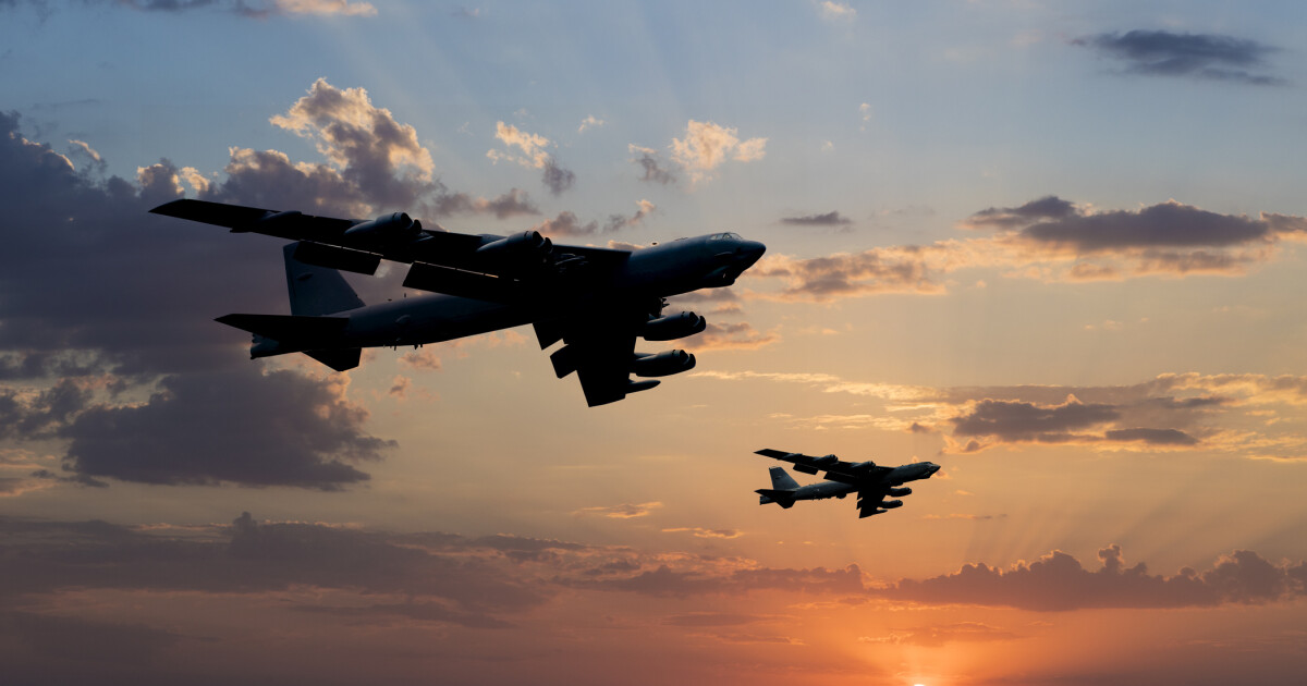 Американският стратегически бомбардировач B-52 е взел участие в съвместните учение