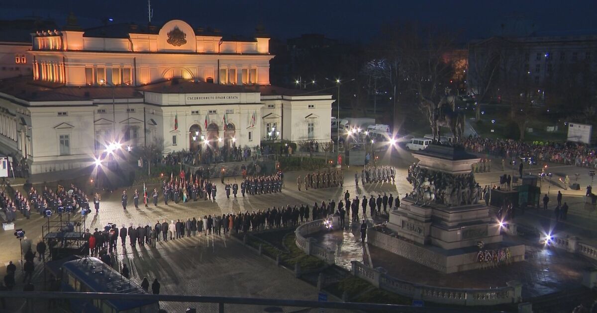 Преди 145 години на днешната дата възкръсва България. Армията на