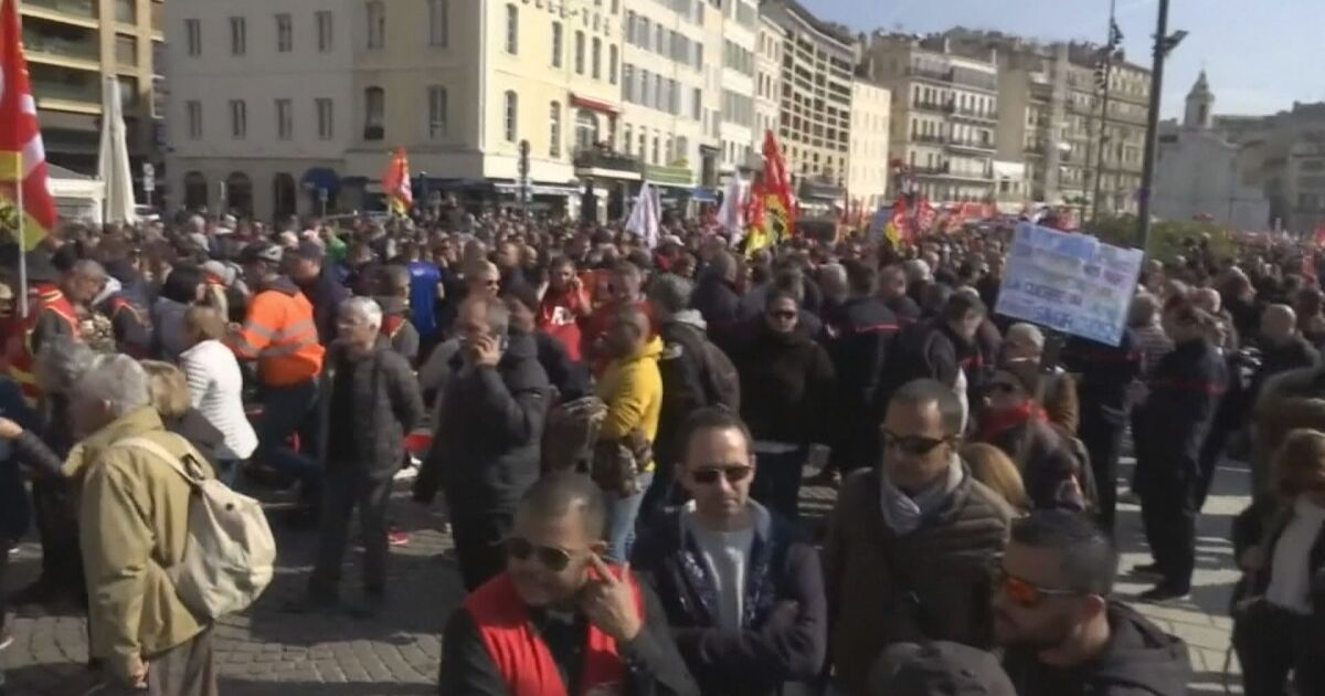 За шести път национална стачка във Франция срещу пенсионната реформа,