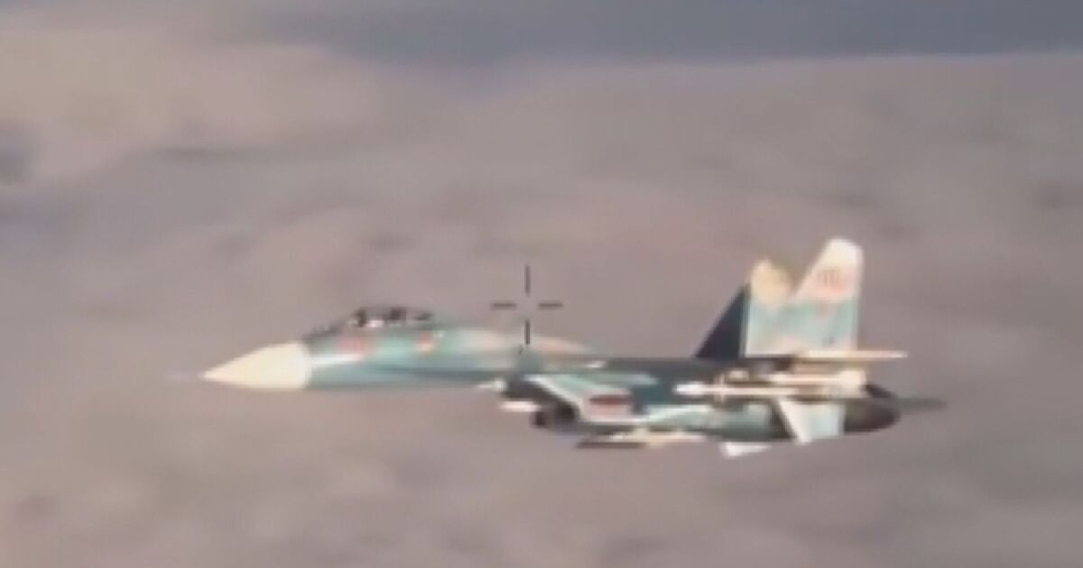 Москва разглежда инцидента с руския изтребител Су-27 и американски военен
