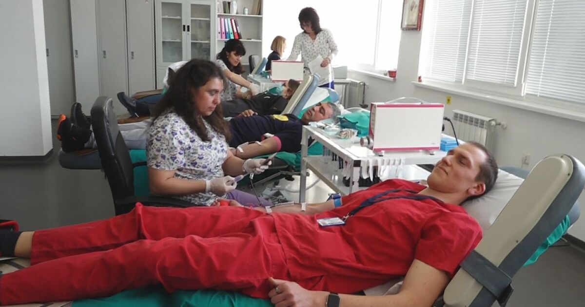 Кръводарителска акция се провежда днес в УМБАЛ Бургас. Над 30