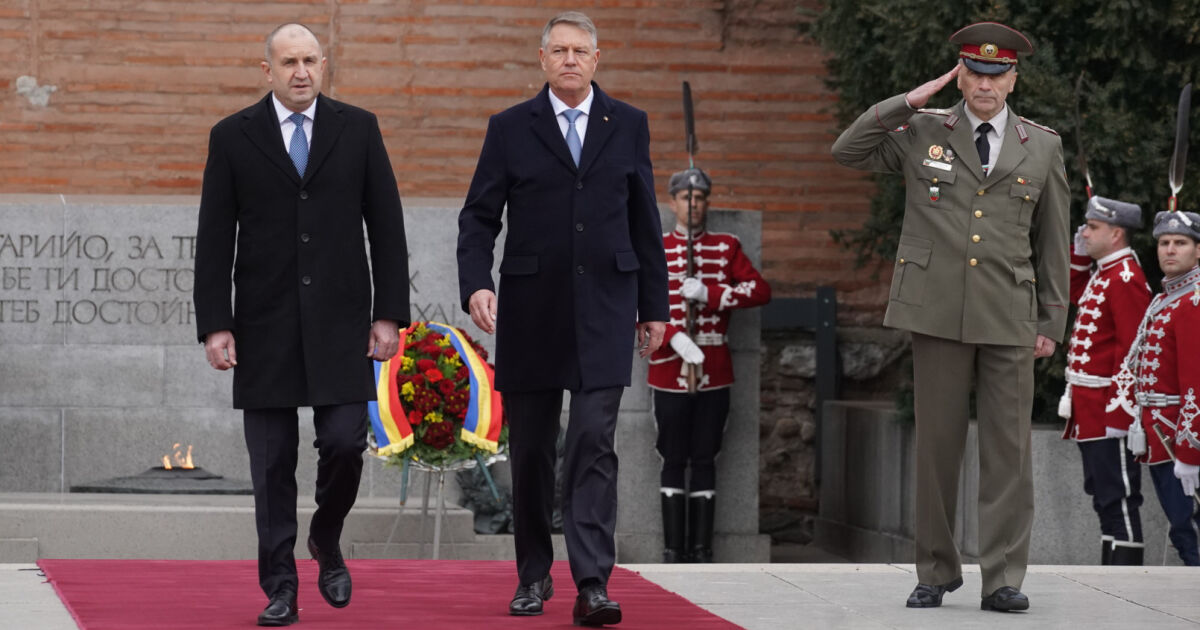 Румънският президент Клаус Йоханис е на посещение в България. Президентът