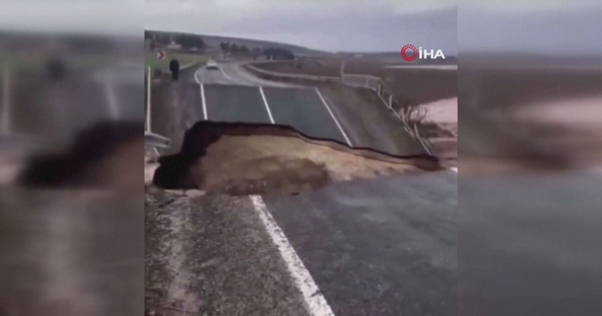 Две провинции в Югоизточна Турция бяха засегнати от проливни дъждове