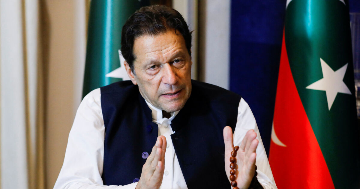 Полицията в Пакистан повдигна обвинения срещу бившия премиер Имран Хан,
