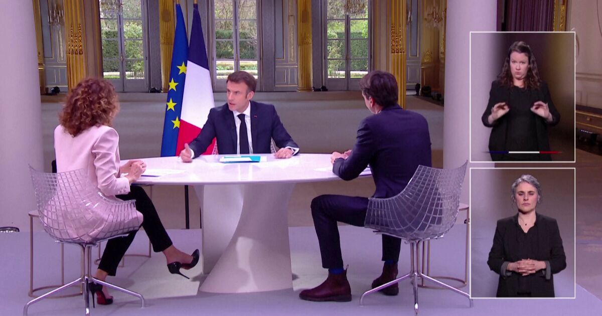Френският президент Еманюел Макрон не се отказва от спорната си