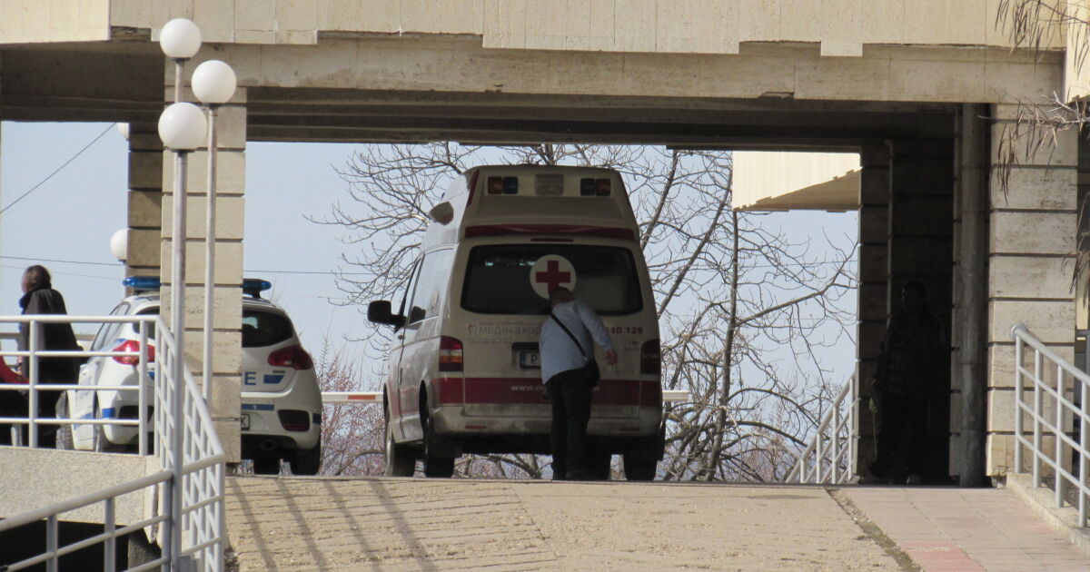 Мъж удари лекар в Спешното на болница в Русе, съобщиха