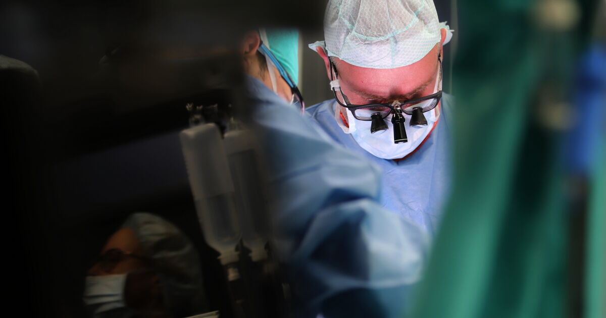 Специалисти от Военномедицинска академия (ВМА) извършиха поредна чернодробна трансплантация –