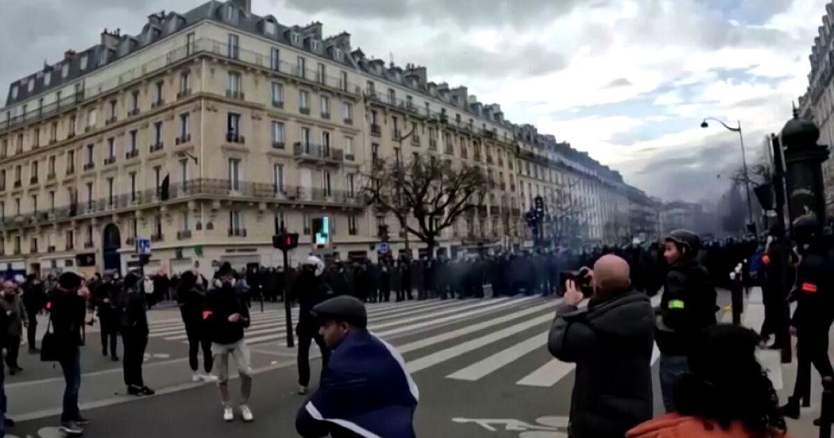 Нови сблъсъци между демонстранти и полиция по време на протестите