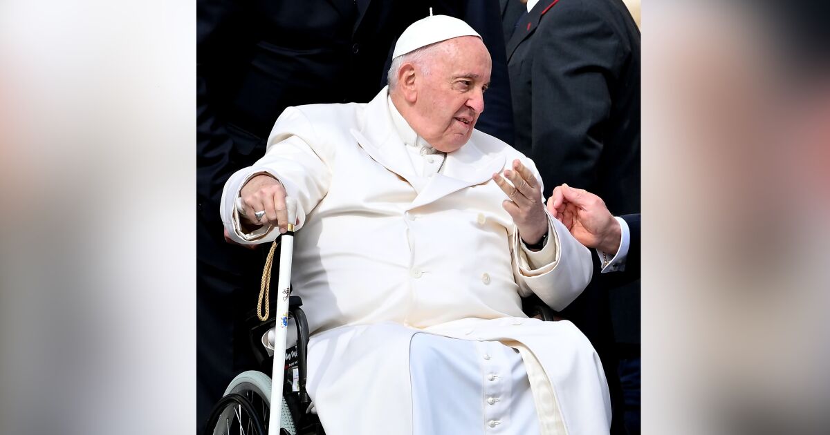 Спокойно е преминала нощта за папа Франциск в болницата в