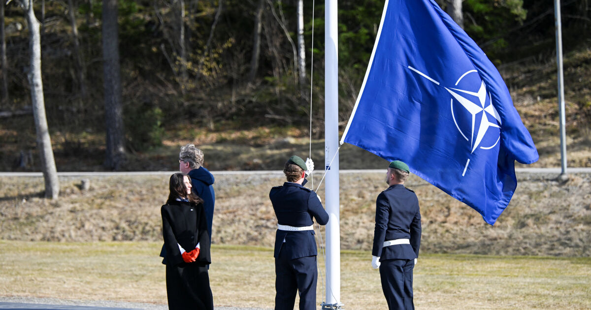 Швеция от днес официално е 32-ият член на НАТО. Шведският